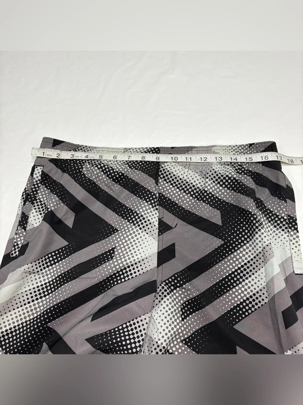 Nike Breaker Volley Gray Black Swim Trunks Board Shorts Men’s Small